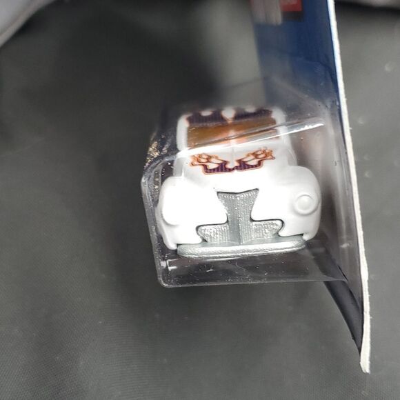 Hot Wheels Hot Rod Tail Dragger White Flames 26018 NIP - Picture 4 of 8